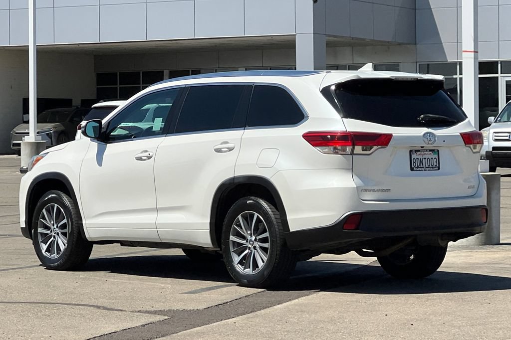 Certified 2018 Toyota Highlander XLE w/ Carpet Mat Package (TMS) FWD image 7
