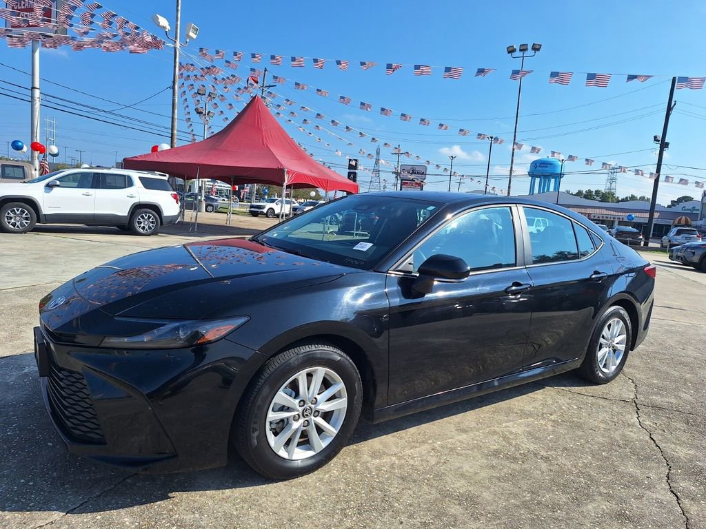 Used 2025 Toyota Camry LE image 9