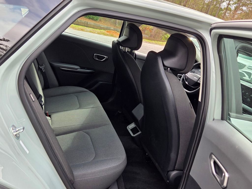 Used 2025 Kia K4 LXS image 14