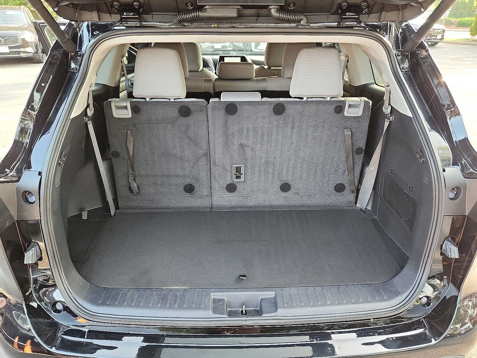 Used 2024 Toyota Highlander LE AWD/4WD image 27