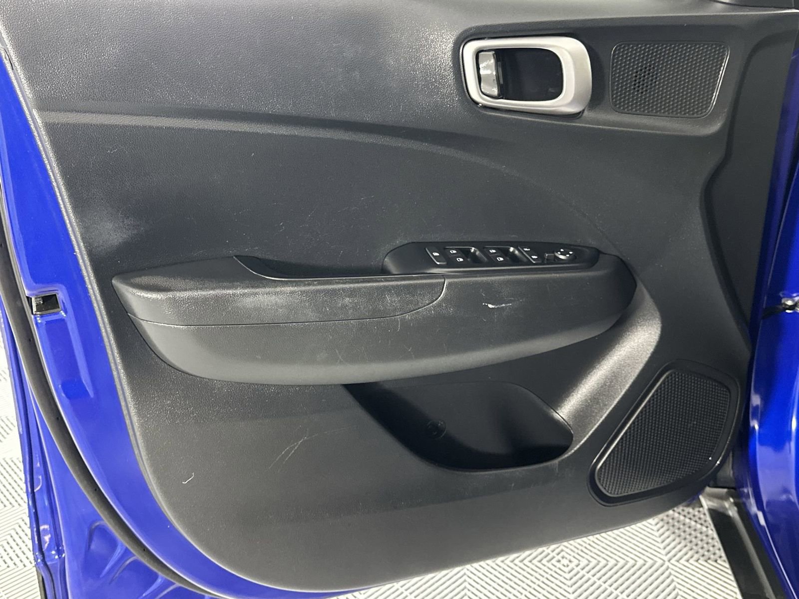 Used 2022 Hyundai Venue SEL FWD image 29