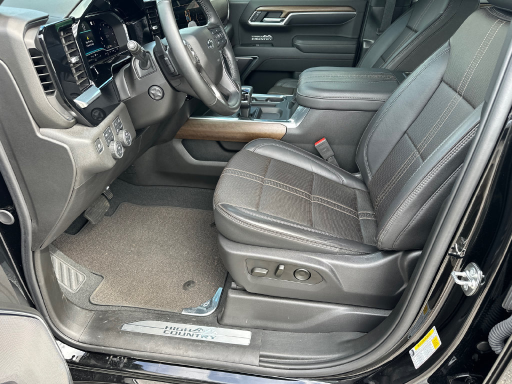 Used 2025 Chevrolet Silverado 1500 High Country w/ Midnight Edition AWD/4WD image 9