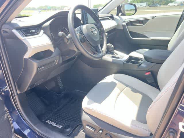 Used 2021 Toyota RAV4 XLE Premium FWD image 3