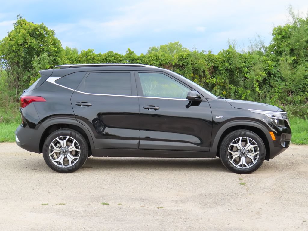 Certified 2023 Kia Seltos EX AWD/4WD image 2