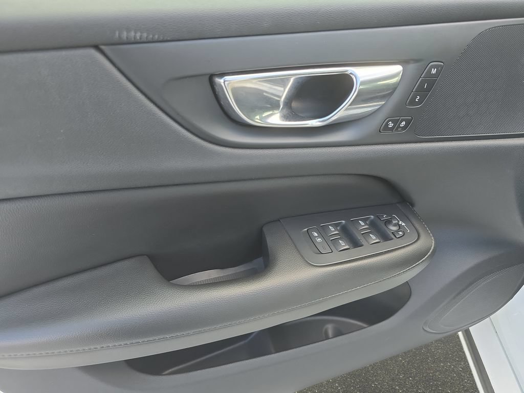Used 2020 Volvo S60 T5 Momentum FWD image 25