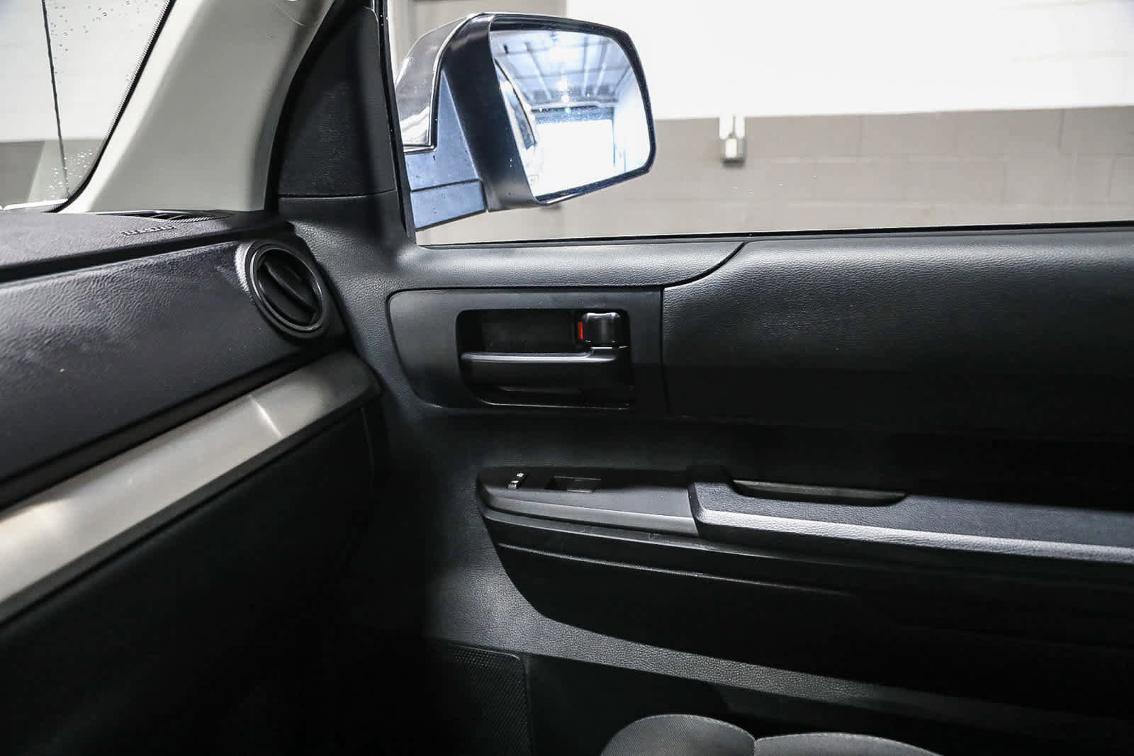 Certified 2017 Toyota Tundra SR image 21