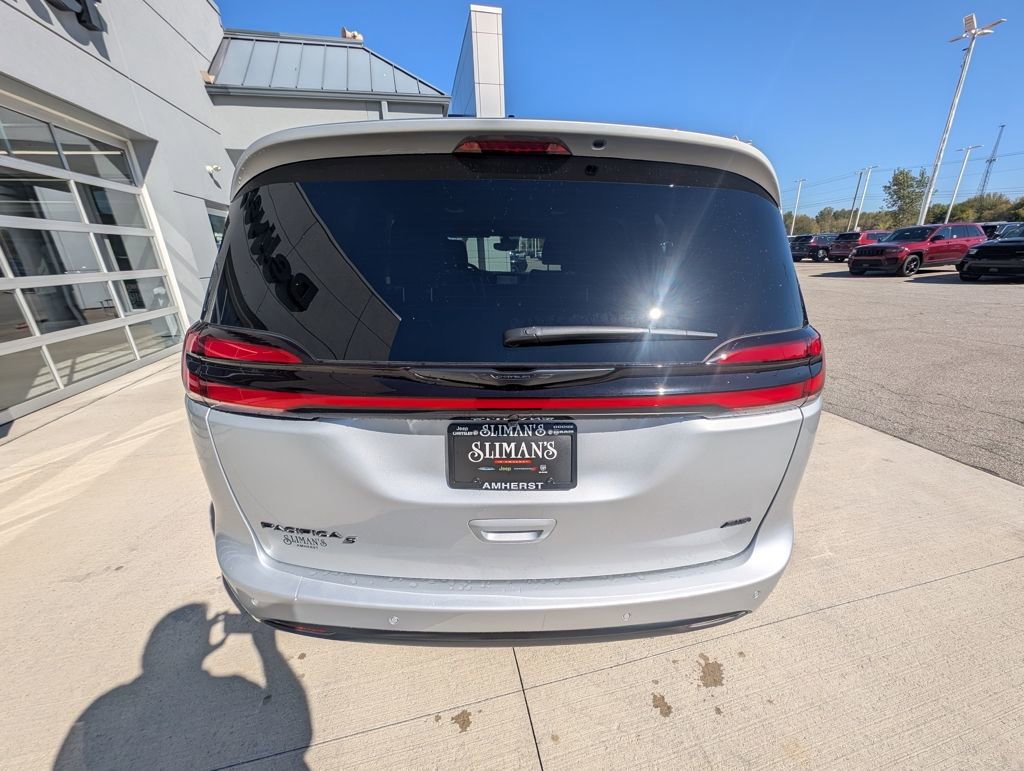New 2026 Chrysler Pacifica Select w/ S Appearance Package image 11