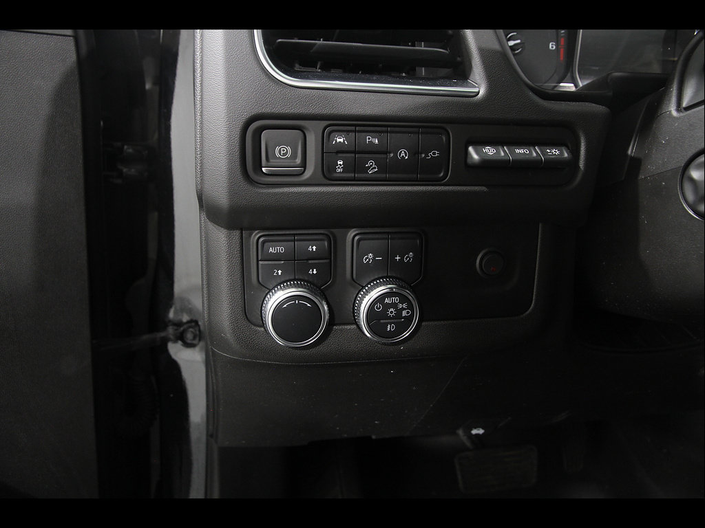 Certified 2021 GMC Yukon XL AT4 w/ Rear Media and Nav Package AWD/4WD image 6