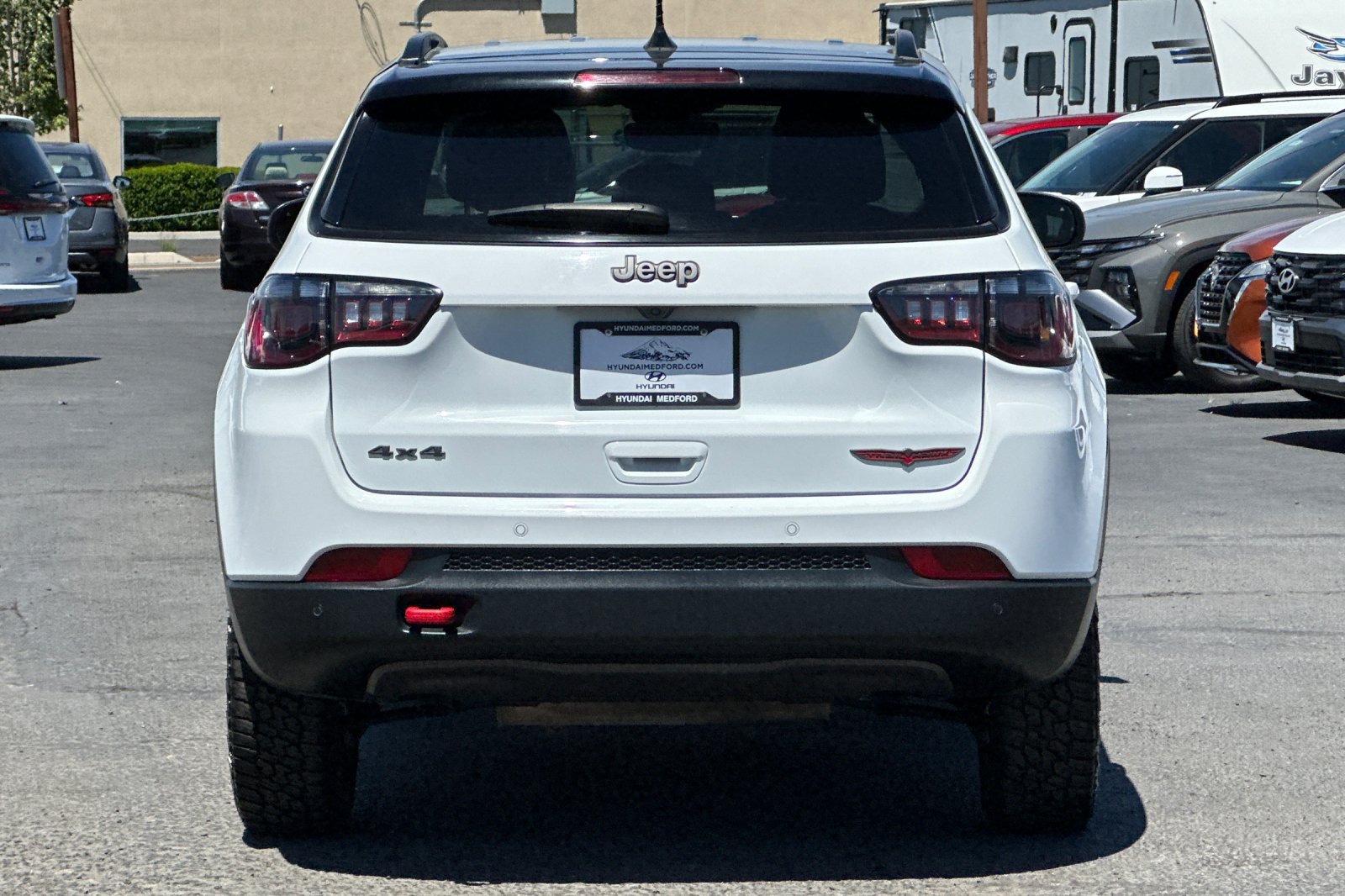Used 2025 Jeep Compass Trailhawk AWD/4WD image 5