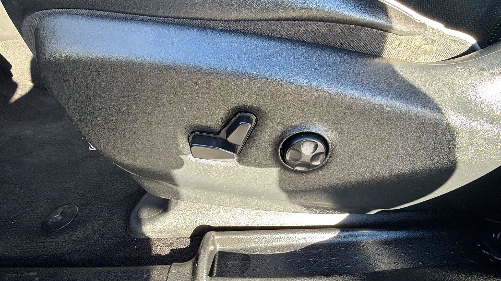 Used 2019 Chrysler Pacifica Limited w/ Advanced Safetytec Group image 20