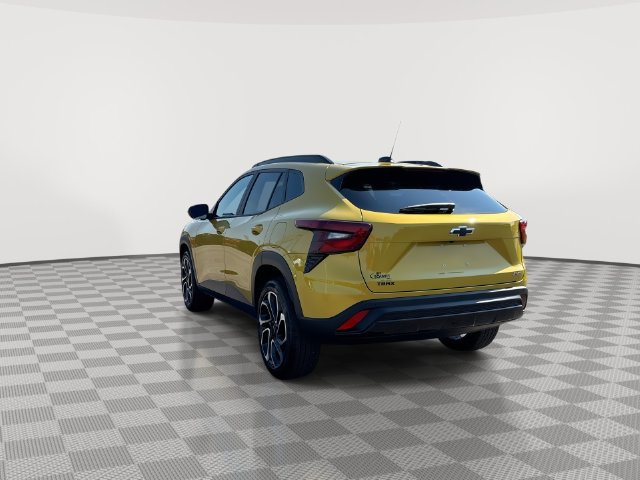 Used 2025 Chevrolet Trax RS w/ Sunroof Package FWD image 9