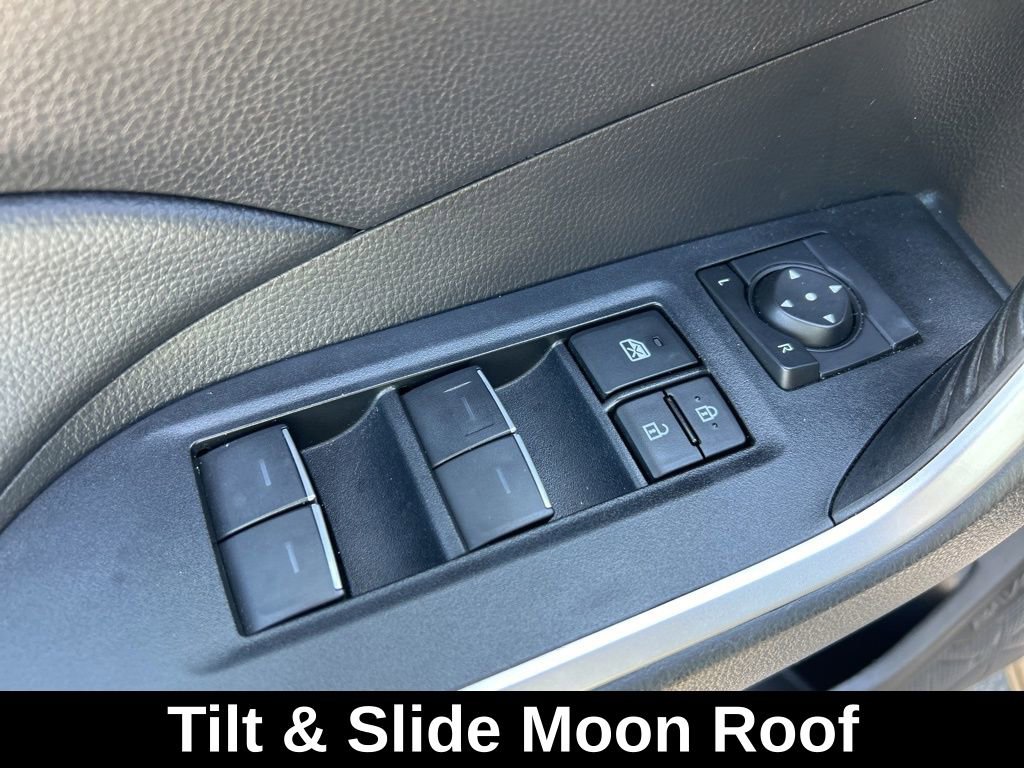 Used 2023 Toyota RAV4 XLE Premium image 15