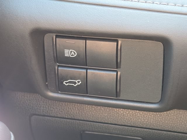 Used 2022 Toyota Highlander XLE AWD/4WD image 13