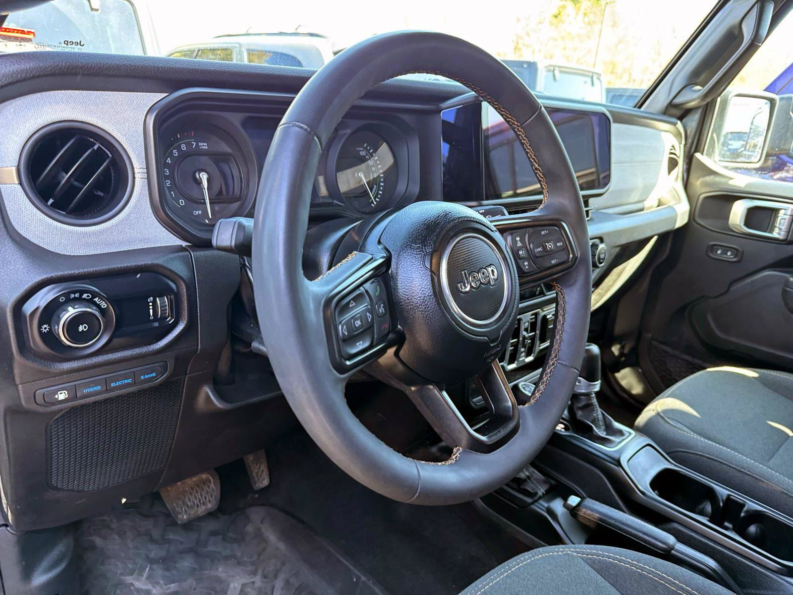 Used 2024 Jeep Wrangler Unlimited w/ Convenience Group AWD/4WD image 7
