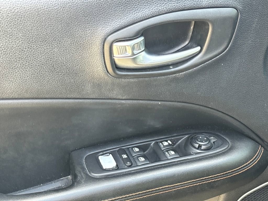 Used 2018 Jeep Compass Limited w/ Safe & Security Group FWD image 18