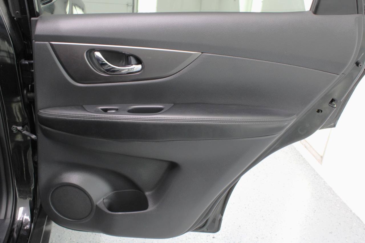 Used 2016 Nissan Rogue SV FWD image 42