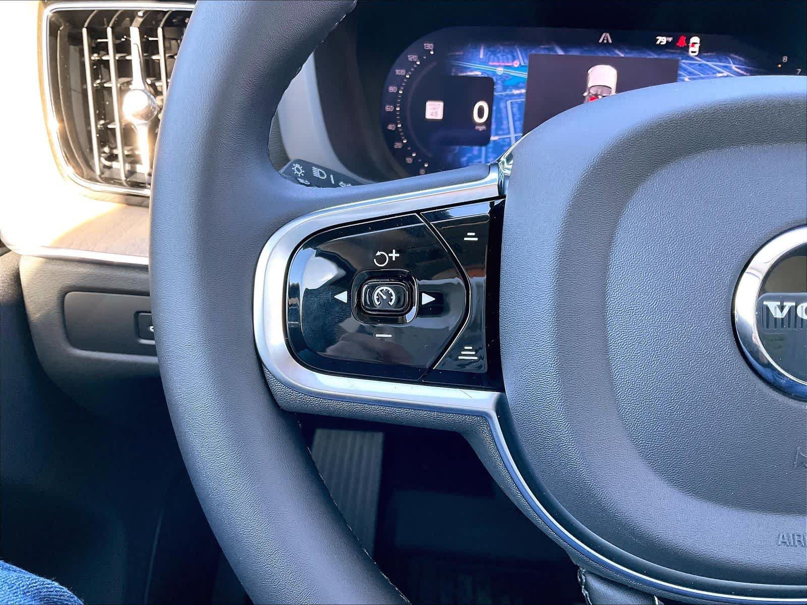New 2027 Volvo XC60 B5 Plus AWD/4WD image 17