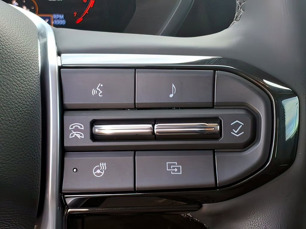 Used 2025 Chevrolet Colorado Trail Boss AWD/4WD image 16
