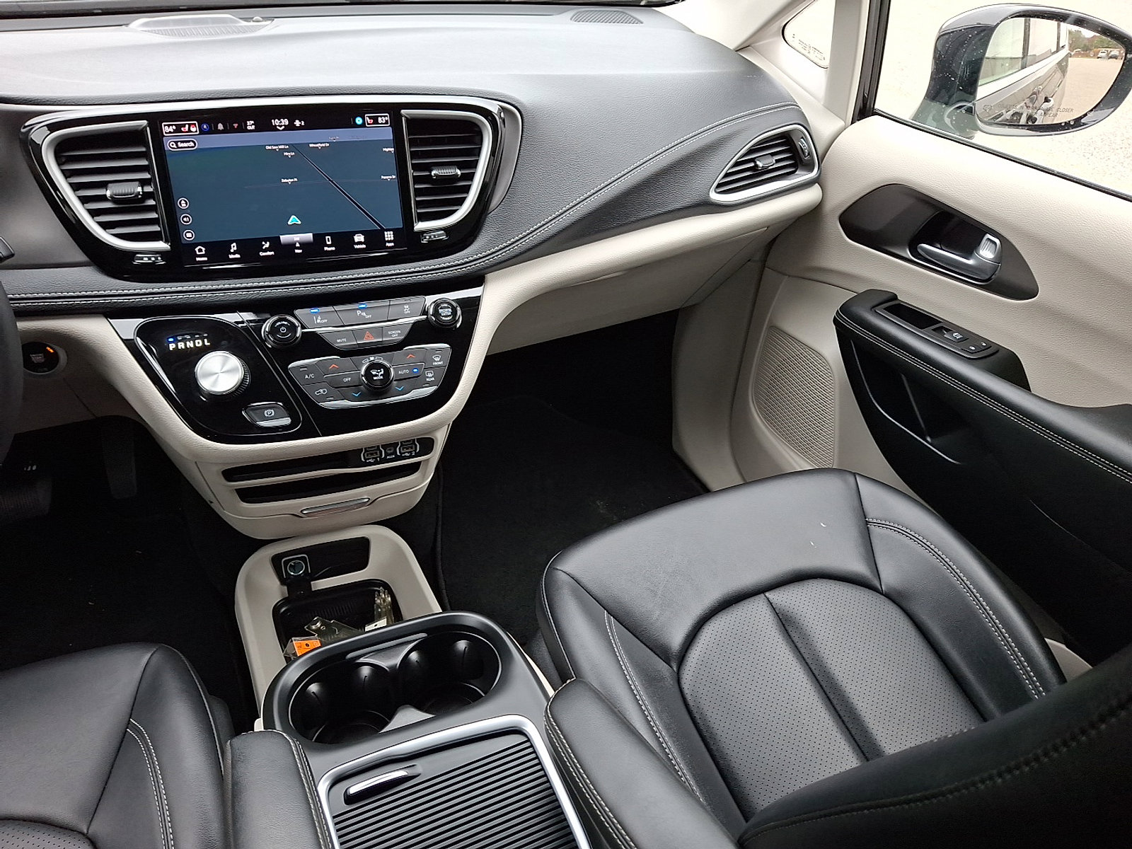 Used 2024 Chrysler Pacifica Select image 16