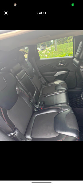 Used 2017 Jeep Cherokee Trailhawk AWD/4WD image 2