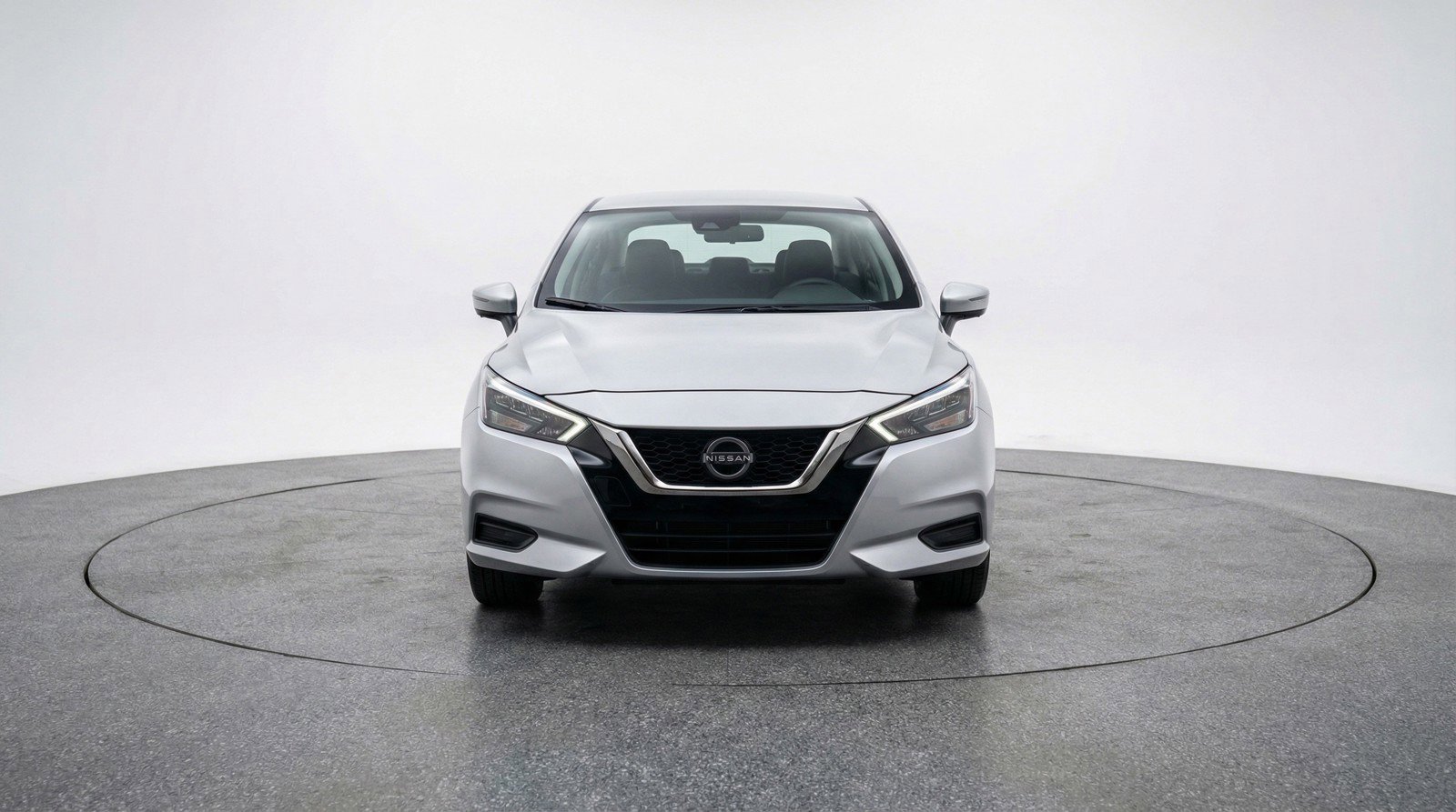 Used 2025 Nissan Versa SV image 2