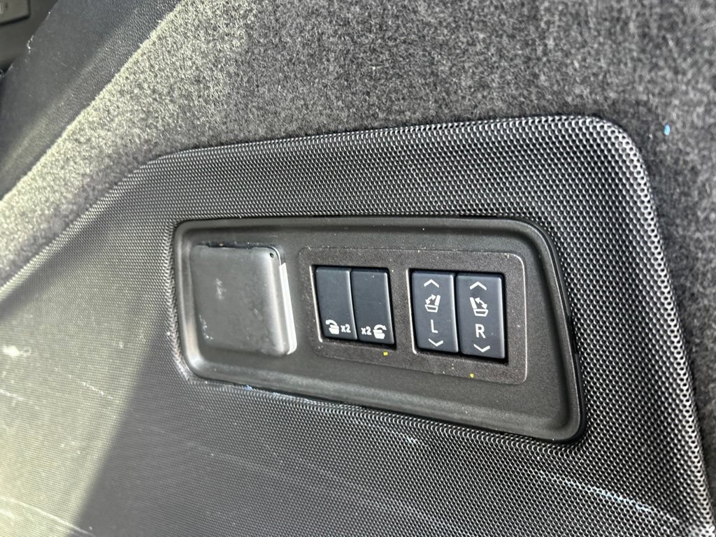 Used 2025 Cadillac Escalade Sport w/ LPO, ONYX Package RWD image 51