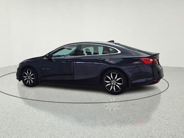 Used 2017 Chevrolet Malibu LT FWD image 4