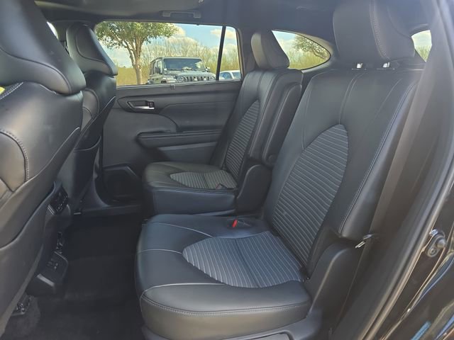 Used 2025 Toyota Highlander XSE image 15