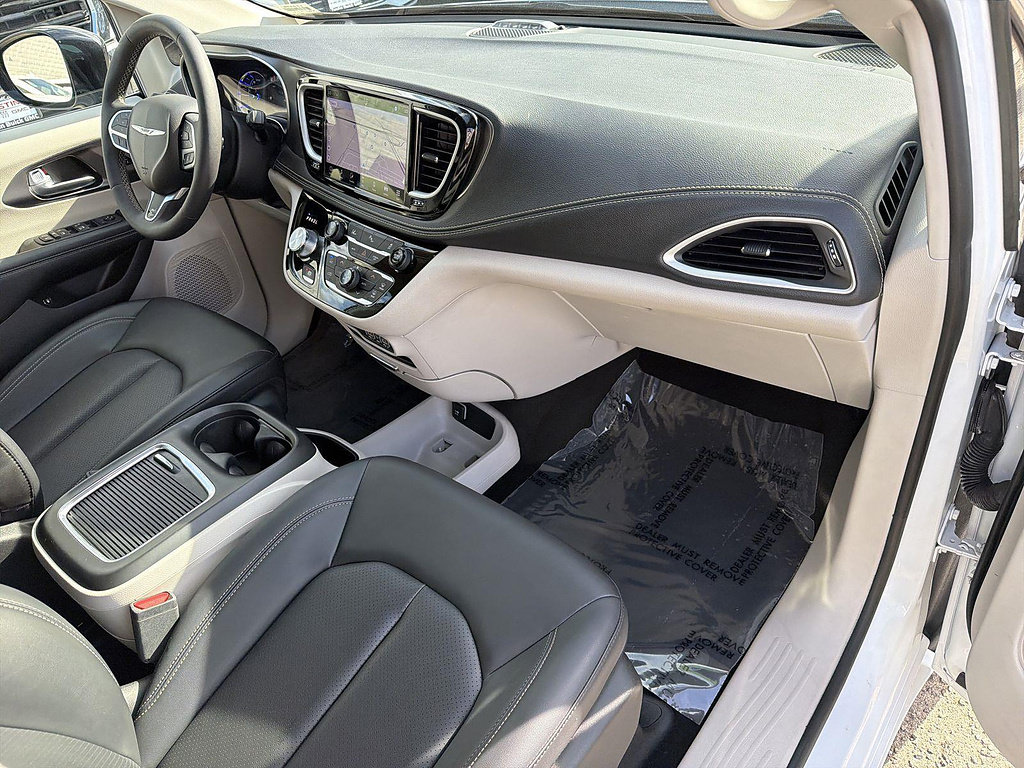 Used 2024 Chrysler Pacifica Limited FWD image 28