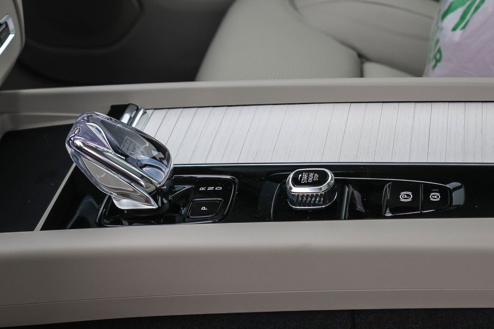 New 2026 Volvo XC60 B5 Ultra w/ Protection Package Premier image 28