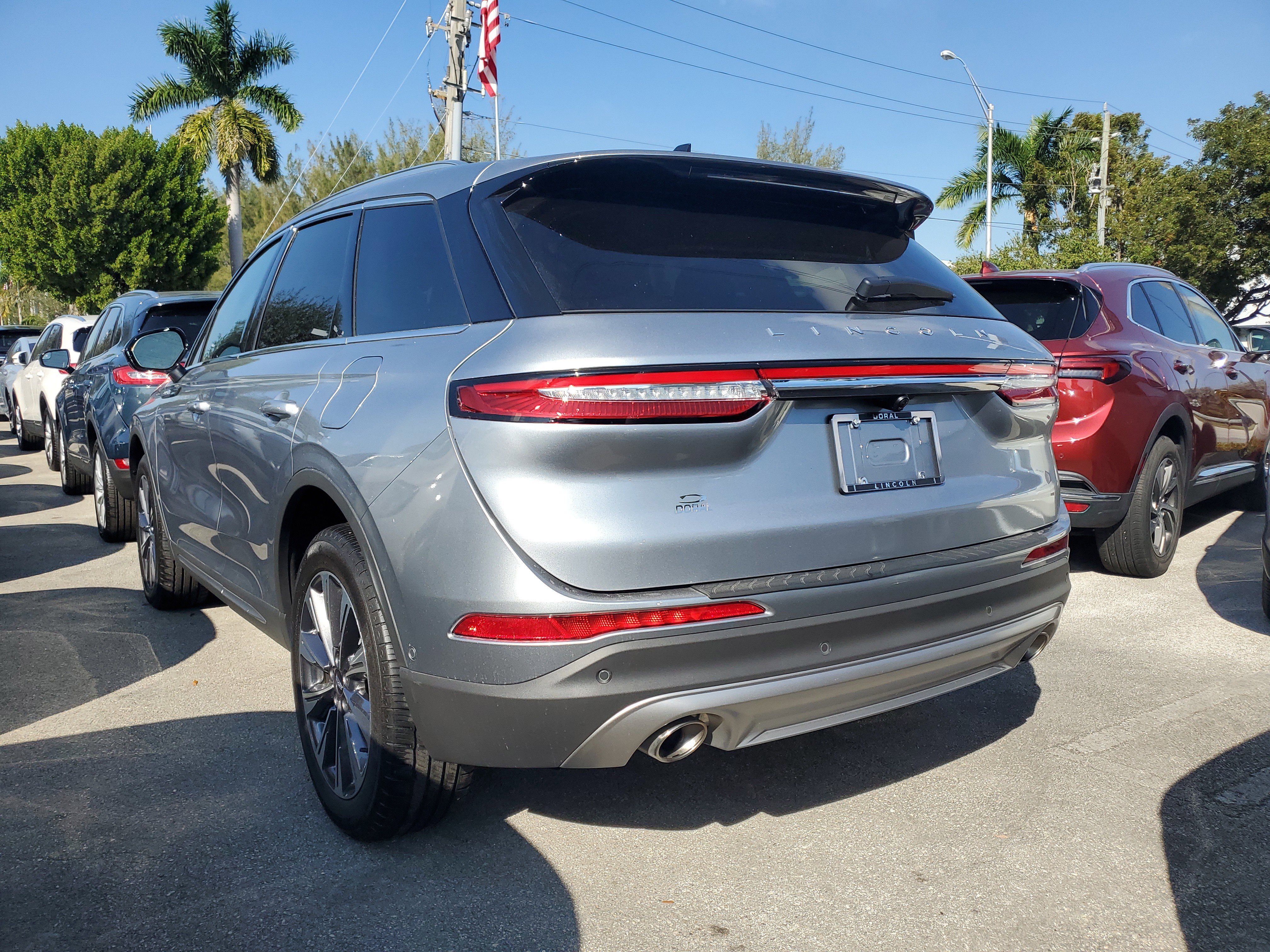 Certified 2022 Lincoln Corsair Reserve w/ Equipment Group 201A image 3