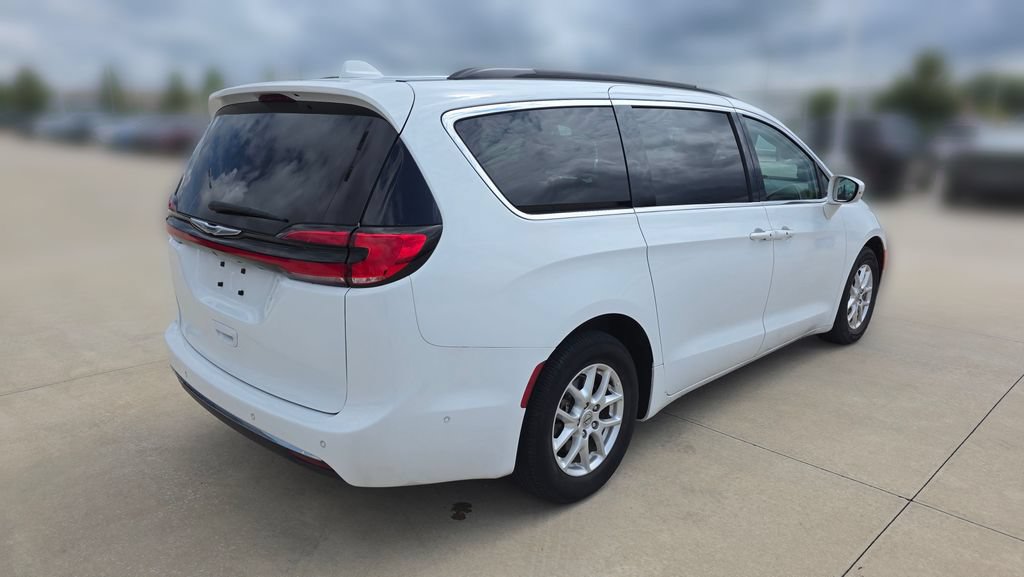 Used 2022 Chrysler Pacifica Touring-L w/ Uconnect Theater Family Group FWD image 5