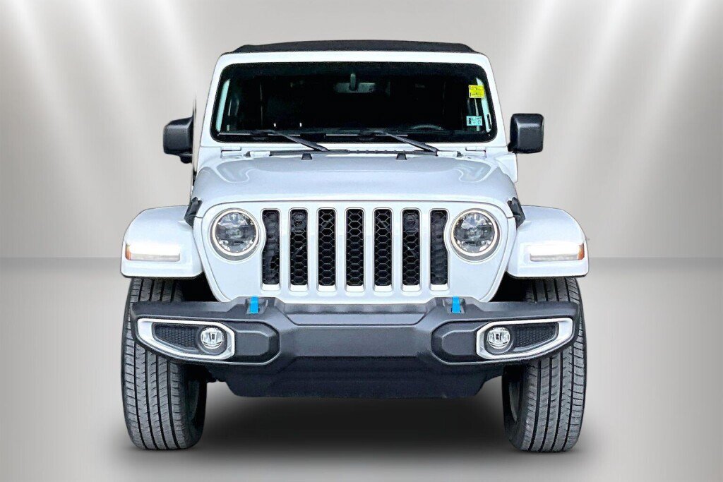 Used 2023 Jeep Wrangler Unlimited Sahara w/ Cold Weather Group AWD/4WD image 2