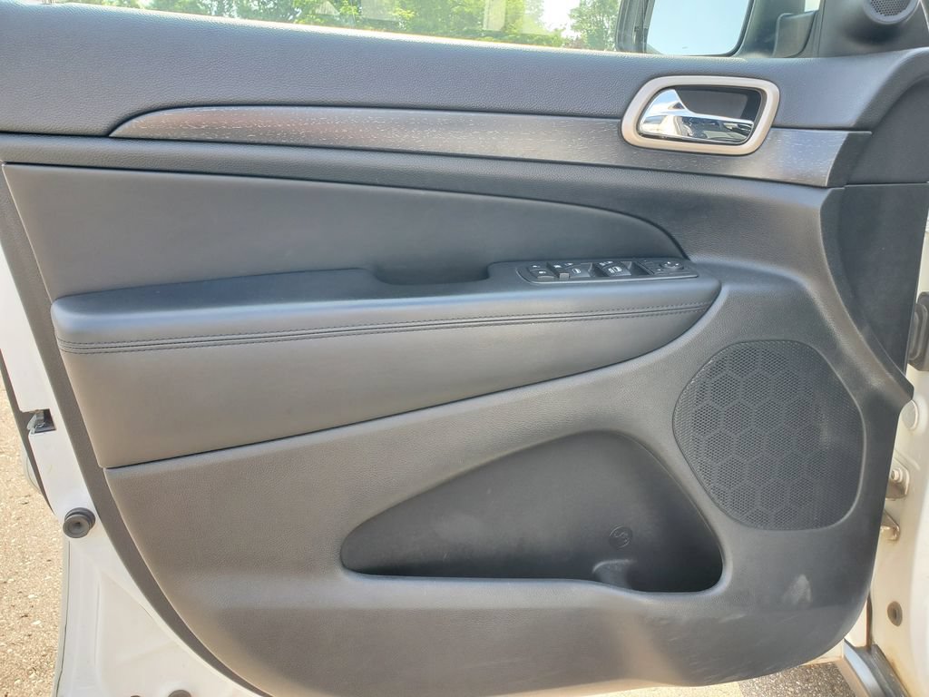 Used 2015 Jeep Grand Cherokee Laredo RWD image 12