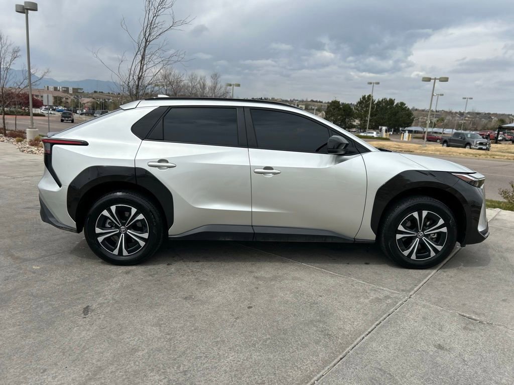 Used 2024 Toyota bZ4X XLE w/ Weather Package AWD/4WD image 10