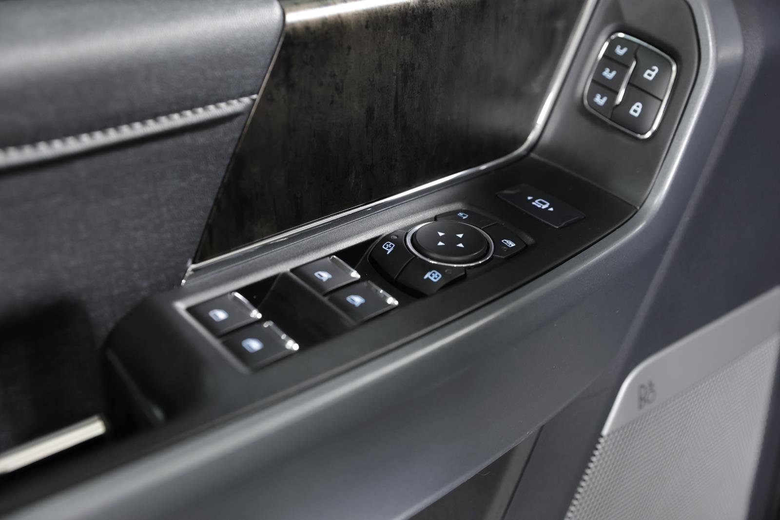 Used 2024 Ford F350 Lariat w/ Chrome Package image 21