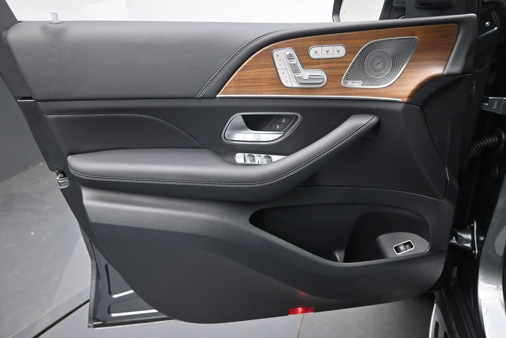 New 2026 Mercedes-Benz GLS 580 4MATIC image 19