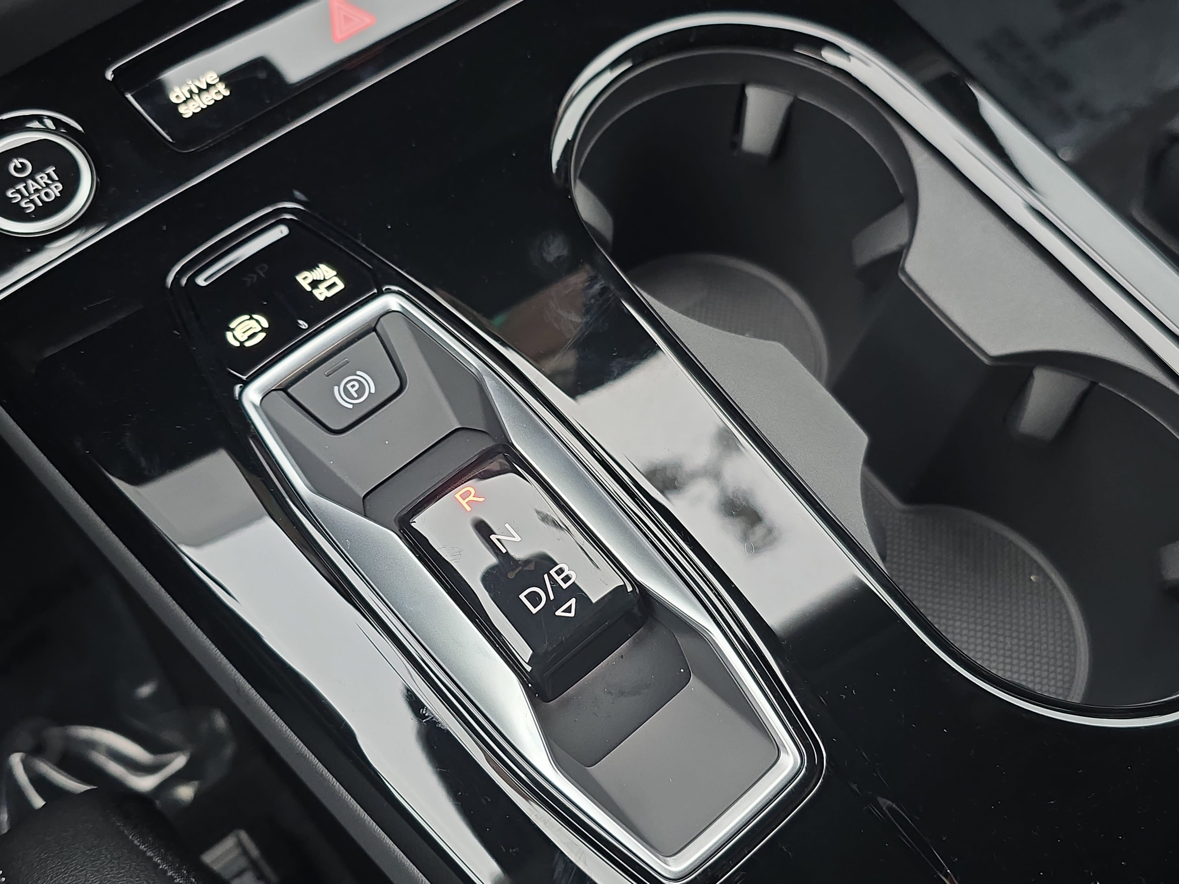 New 2025 Audi Q6 e-tron Premium Plus image 23