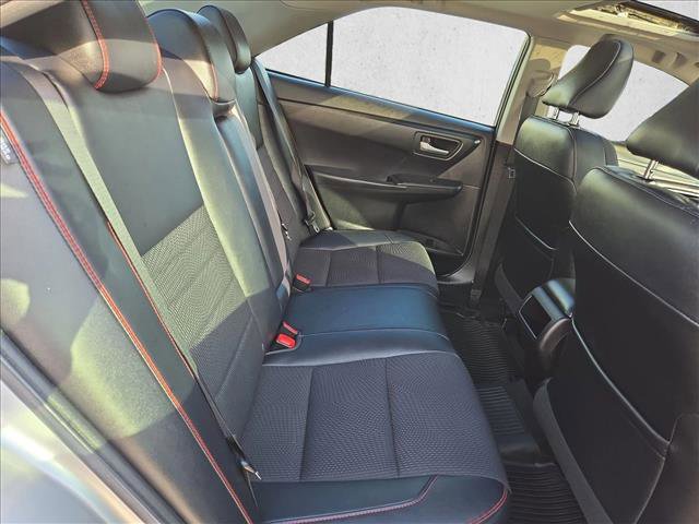 Used 2016 Toyota Camry SE w/ Moonroof Package image 18
