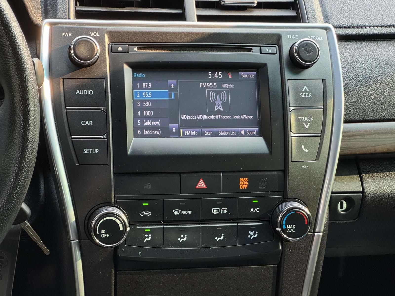 Used 2017 Toyota Camry LE FWD image 6