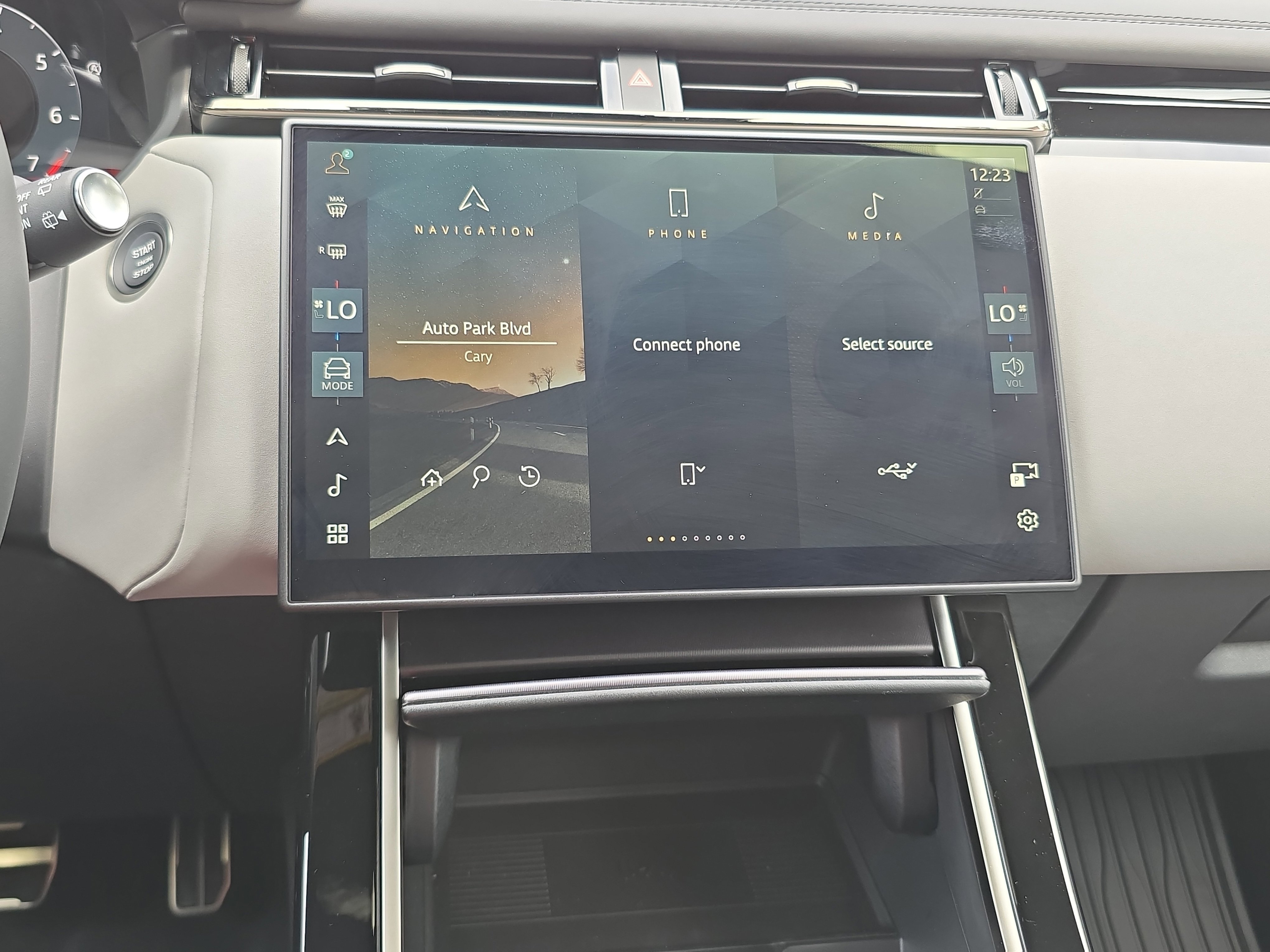 New 2026 Land Rover Range Rover Velar Dynamic SE image 20