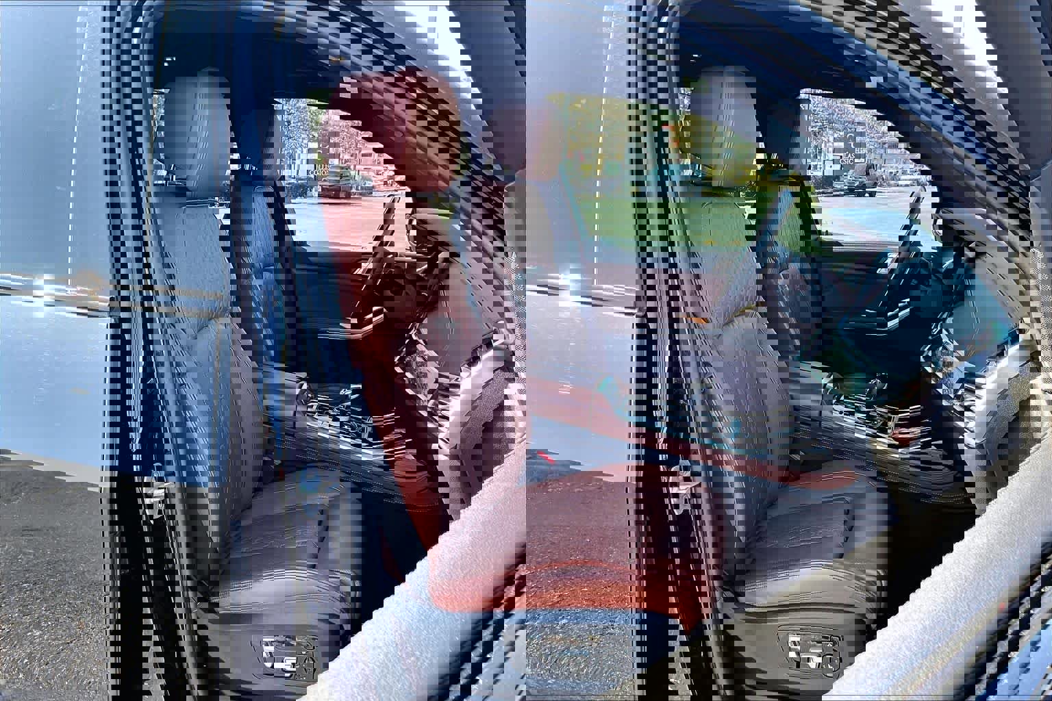 Used 2019 BMW X7 xDrive50i w/ M Sport Package image 9