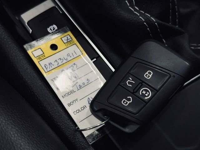 Used 2023 Volkswagen Taos SE w/ Panoramic Sunroof Package image 37