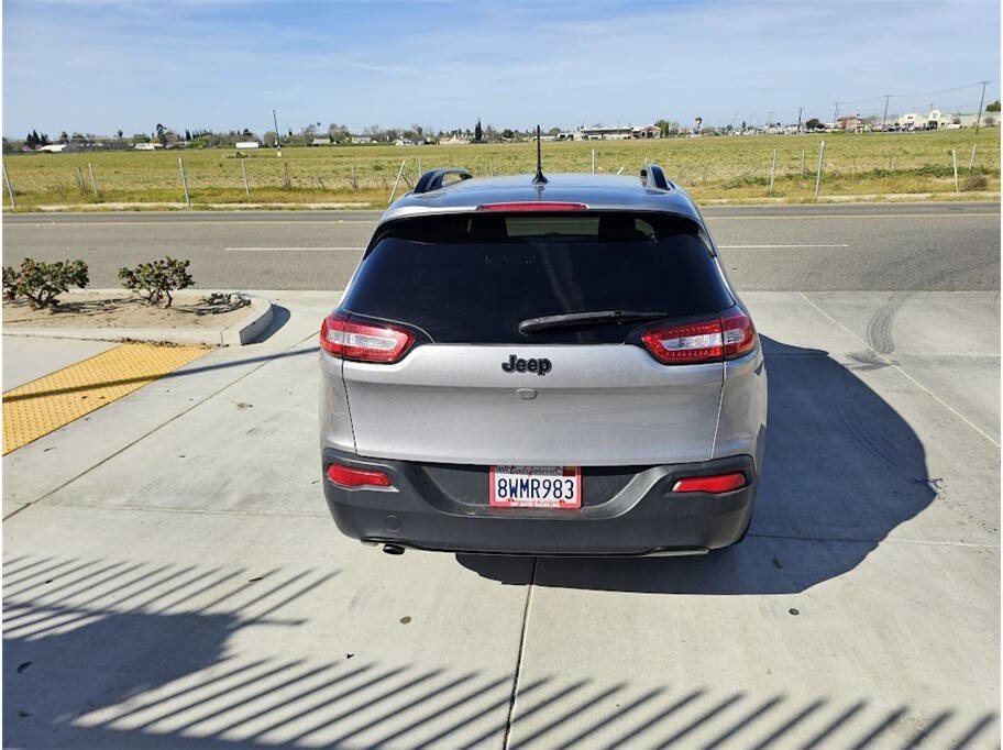 Used 2018 Jeep Cherokee Latitude w/ Altitude Package image 6