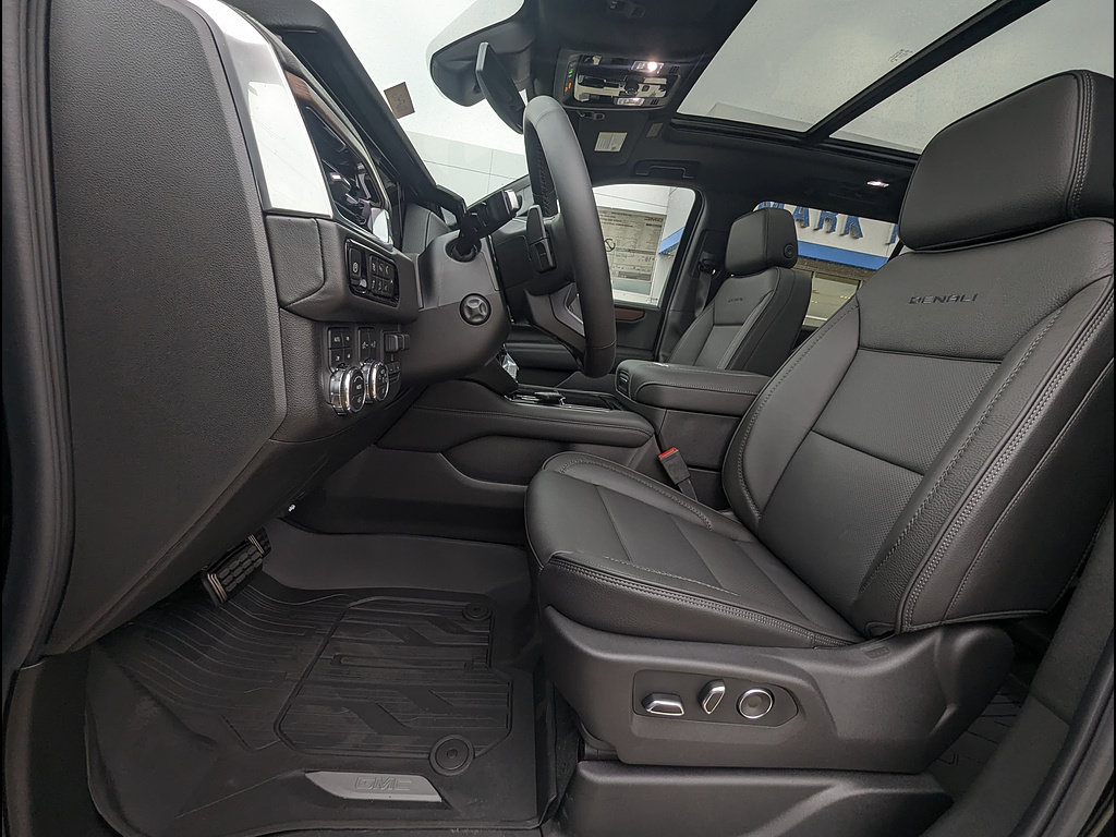 New 2026 GMC Yukon XL Denali AWD/4WD image 13