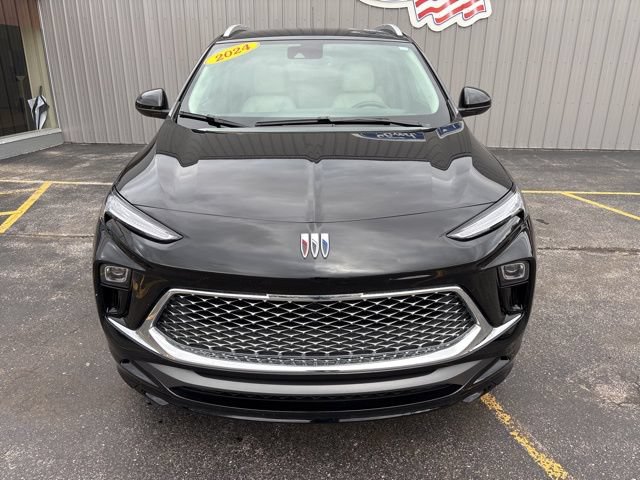 Used 2024 Buick Encore GX Avenir w/ Avenir Convenience Package AWD/4WD image 2