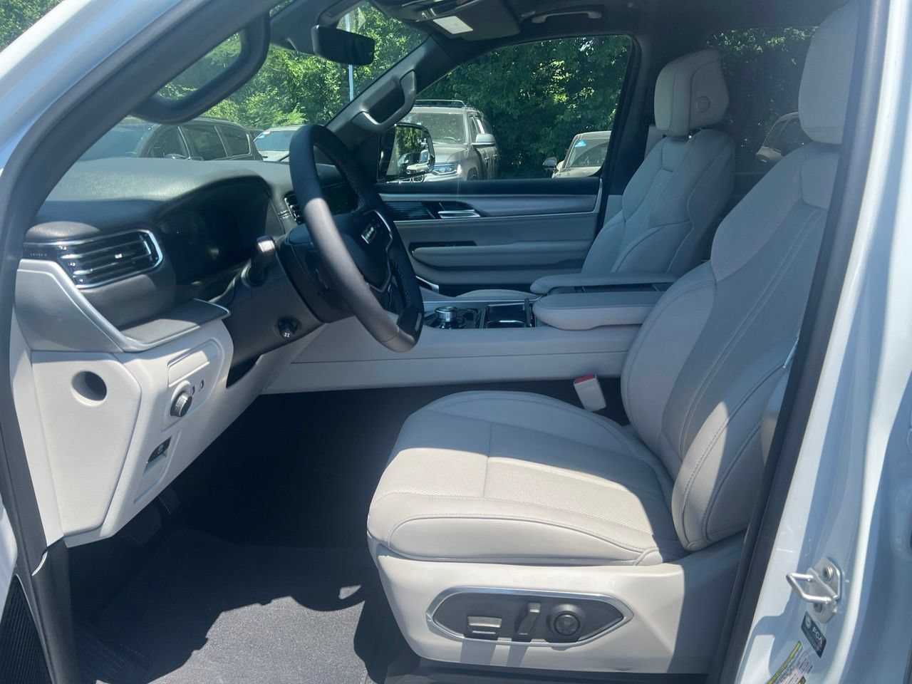 New 2026 Jeep Grand Wagoneer 4WD image 13