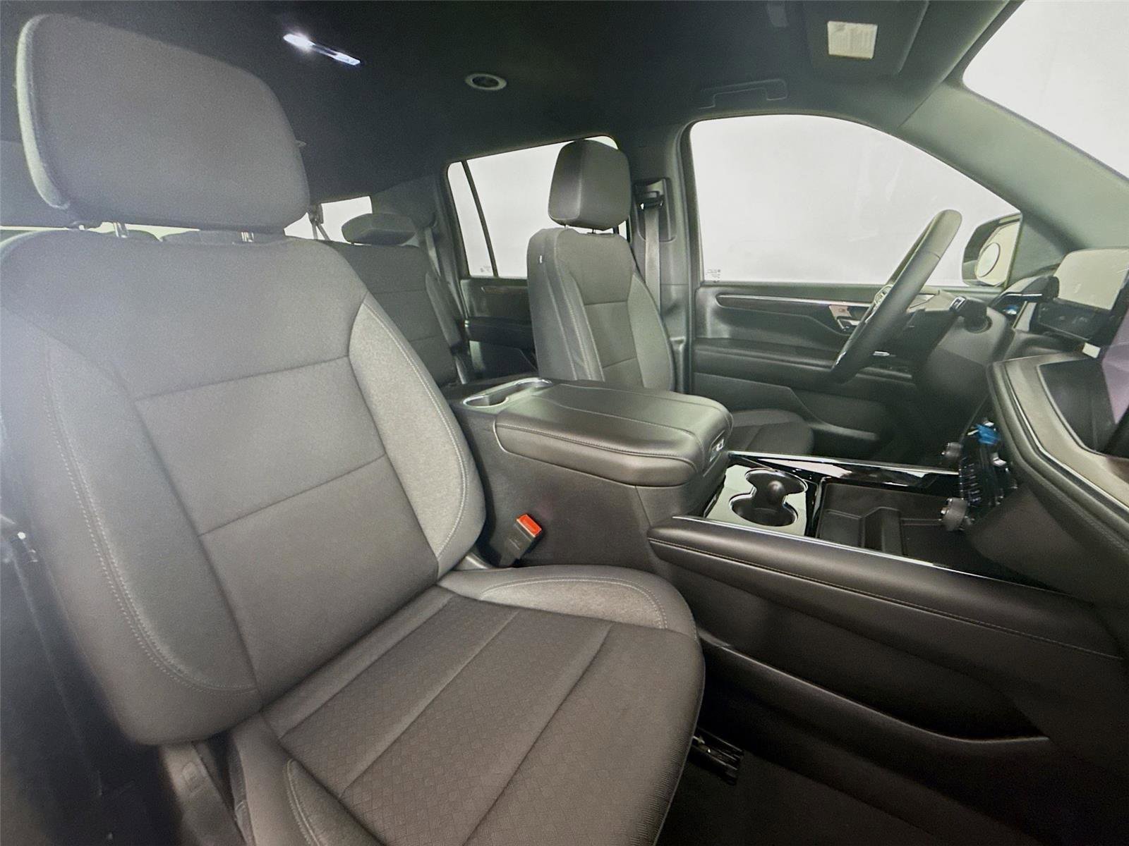 Used 2025 Chevrolet Suburban LS image 21