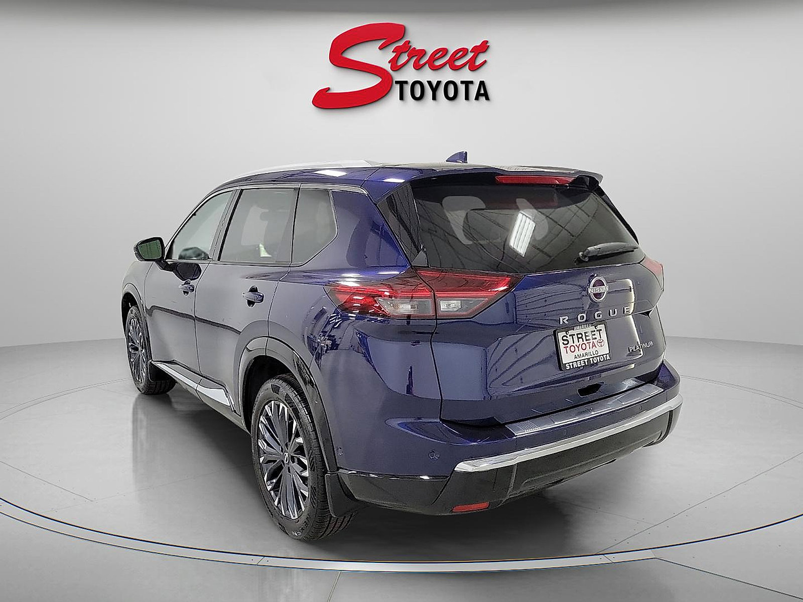 Used 2024 Nissan Rogue Platinum w/ Platinum Premium Package image 2