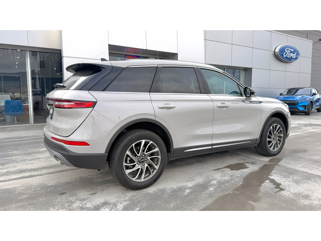 Used 2022 Lincoln Corsair FWD w/ Equipment Group 101A image 7